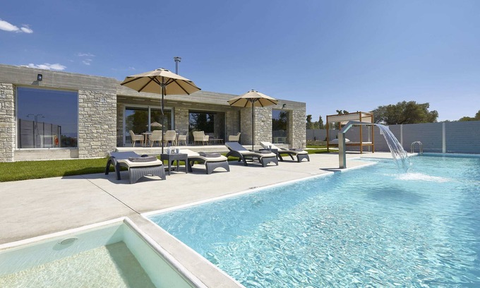 Kamilari Villa | Villa Kouros | 2 bedroom villa with a private pool | sleeps 6