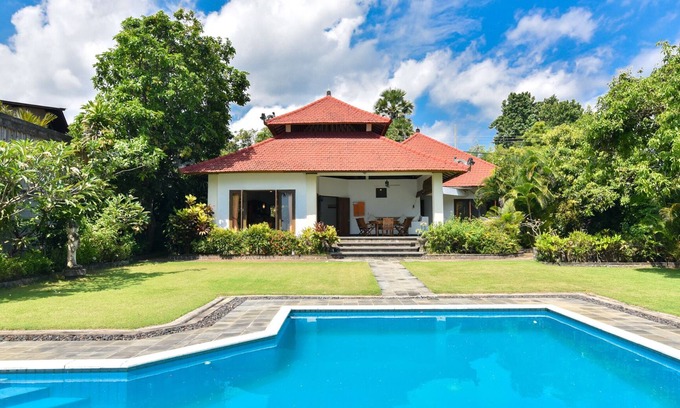 Sawan House | Villa Kupu Kupu - Beachfront Villa In East Part of Norther BALI
