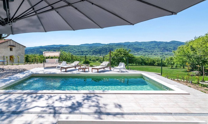 Lupoglav House | VILLA KURIOZA - ECO STONE VILLA WITH HEATED POOL - IDEAL FOR FAMILY VACATIONS