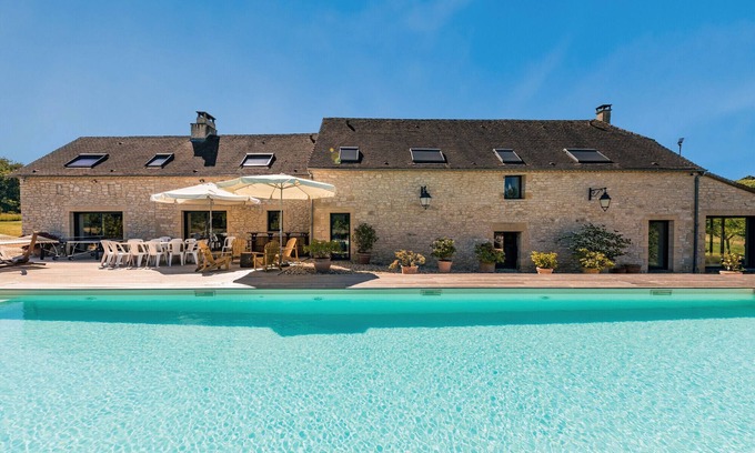 Saint-Germain-des-Pres Villa | Villa Le Mirambeau – Luxury holiday villa in the Dordogne with pool and 6 bedrooms
