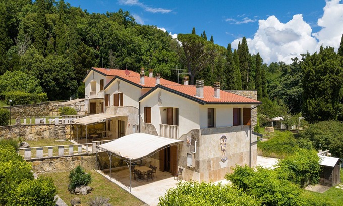 Monteverdi Marittimo Villa | Villa 'Le Querciolaie - Contessa 2' with Mountain View and Shared Pool