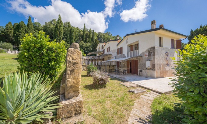 Monteverdi Marittimo Villa | Villa 'Le Querciolaie - Contessa 3' with Mountain View and Shared Pool