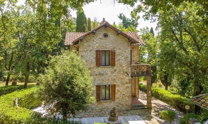 Monteverdi Marittimo Villa | Villa 'Le Querciolaie - Il Casiere' with Mountain View and Shared Pool
