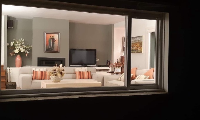 Urduliz Villa | VILLA LOUISE BILBAO, IN A GREEN SETTING, CLOSE TO THE CITY AND BEACHES