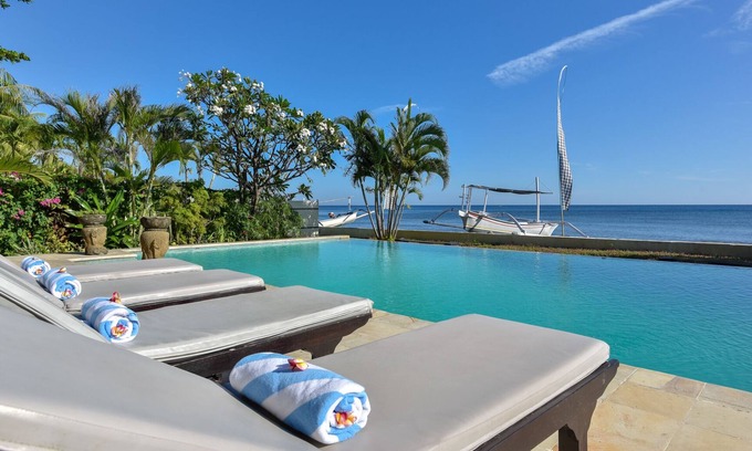Banjartegehe Villa | Villa Lovina Beach 1 - Luxury Beachfront Villa In North Bali