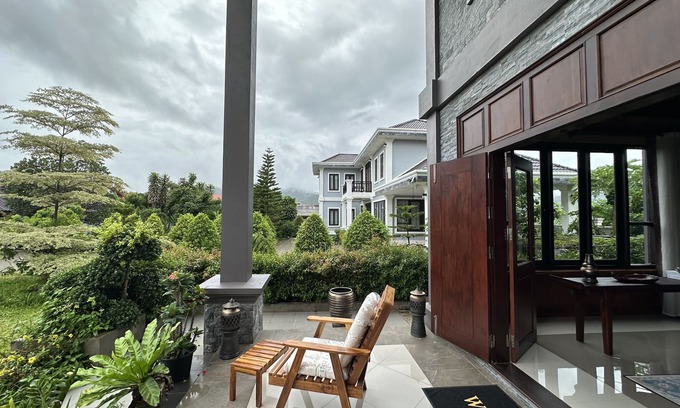 Luang Prabang Villa | Villa Luang Prabang, entire place w/Garden, ideal for Groups/Families up to 8Pax