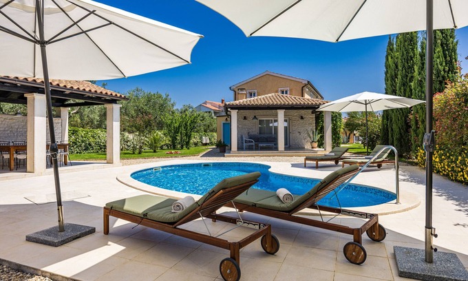 Fazana Villa | Villa Luka in Fažana with pool & playground only 600 meter from the beach