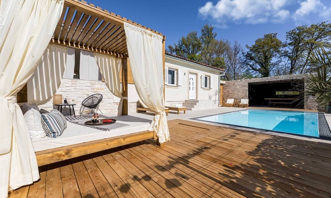 Zupanje Villa | Villa Luna with heated swimming pool & E-bikes