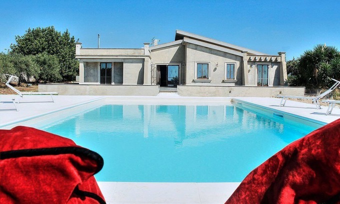 Rosolini Villa | Villa Manon: A cozy and welcoming two-story villa in a quiet position, surrounded by the Sicilian countryside, with Free WI-FI.