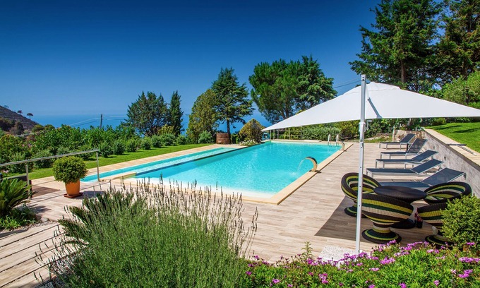 Cefalu Villa | VILLA MARIO 'with pool for 7 persons 4camere bedroom in cefalù, with Wifi