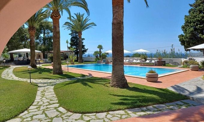 Succhivo Apartment | Villa Martina - "Oleandro" apartment, in the annex of a prestigious Villa