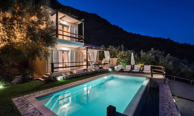 Perigiali Villa | Villa Meliti - stunning seaviews, infinity pool, privacy, close to the beach