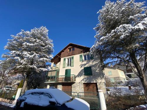 Barcelonnette Apartment | Villa Meyronnes 3 chambres vue degagée montagnes
