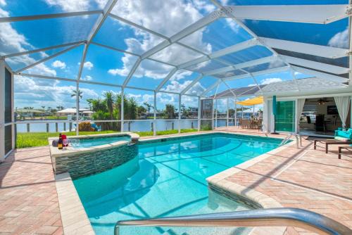 Yacht Club Villa | VILLA MIKADO - 3 BEDS - 3 BATHS - 6 GUESTS - GULF ACCESS & POOL/SPA - BOAT