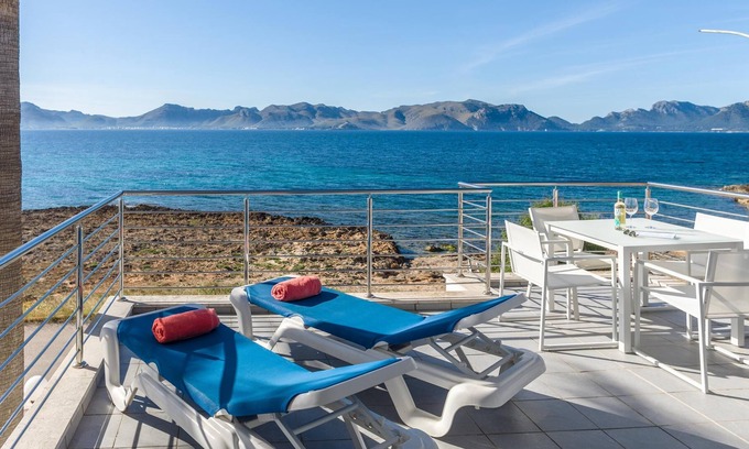 Marina Manresa Villa | Villa Miramar by the Beach with Sea View, Pool & Wi-Fi