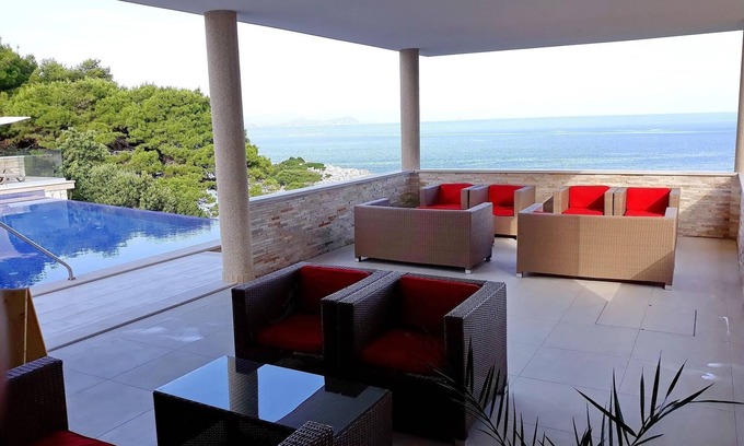 Kobas Apartment | Villa Mirosa-Quadruple Room with Terrace (1)