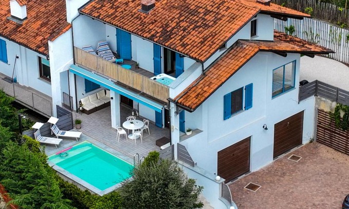 Monforte d'Alba Villa | Villa Monforte Barolo with private pool - LANGHE GATEWAY