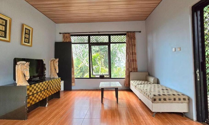 Megamendung Villa | Villa Montaview Puncak (Mountain View Cottage)