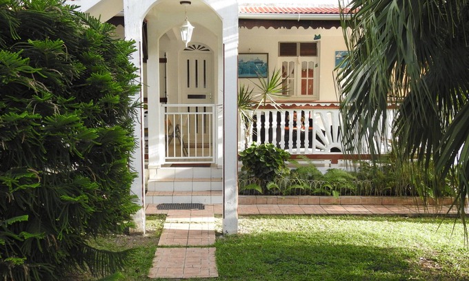 Malendure Villa | villa nanou, rental house with a small garden and a beautiful terrace