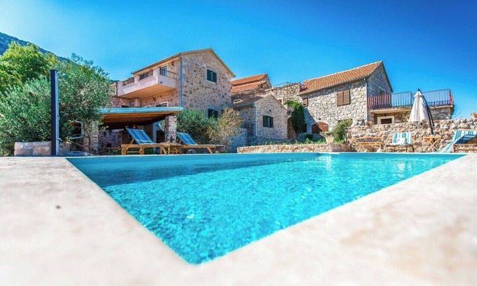 Pitve Villa | Villa Natura- private pool and spectacular view in charming Pitve