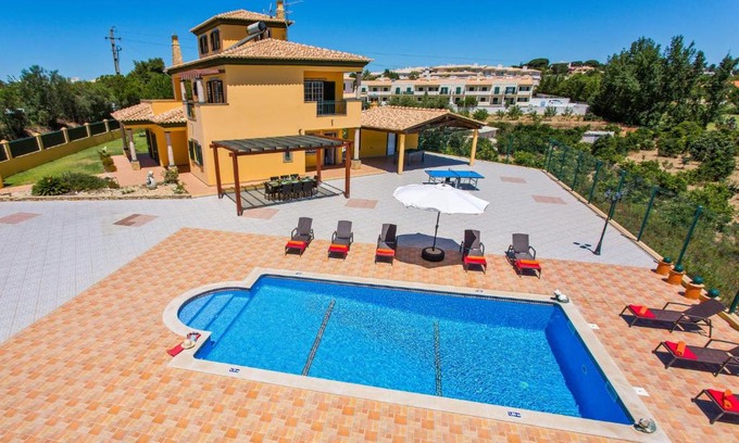 Branqueira Villa | Villa Nincha - Heated Pool - Free wi-fi - Air Con
