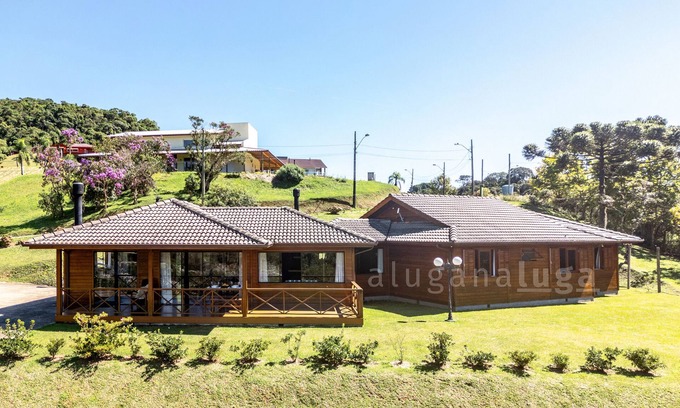 Rancho Queimado House | Villa of the Plane Trees in Rancho Queimado