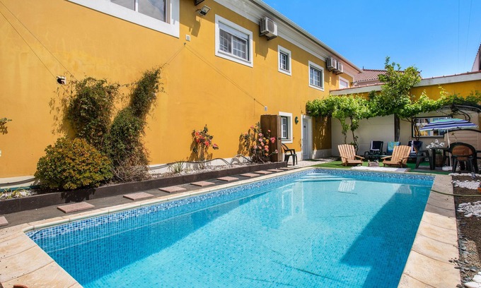 Nazare House | Villa Olives Country House with Mountain View, Pool, Terrace & Wi-Fi