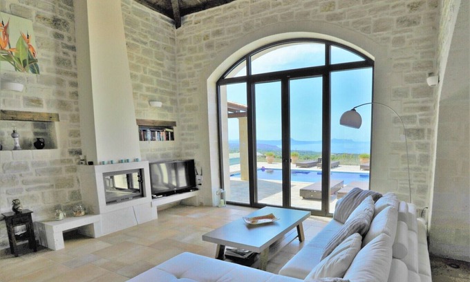 Atsipópoulon Villa | Villa Olympus, magnificent view, heatabel pool.