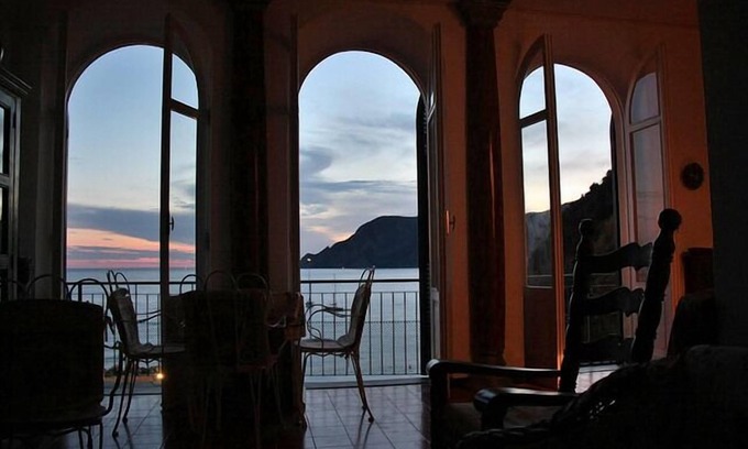 Vernazza Villa | Villa on 2 levels overlooking the harbor of Vernazza. Wi-Fi & AC