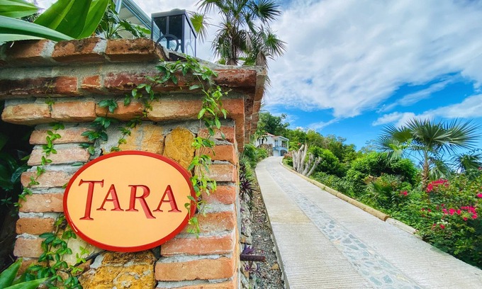 Waterfront Villa | Villa overlooking one of the BVI's finest beaches