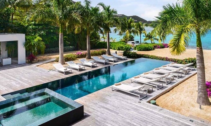 Barriere des Quatres Vents Villa | Villa Palm Beach | Beach Front - Located in Tropical Lorient Beach with Private Pool