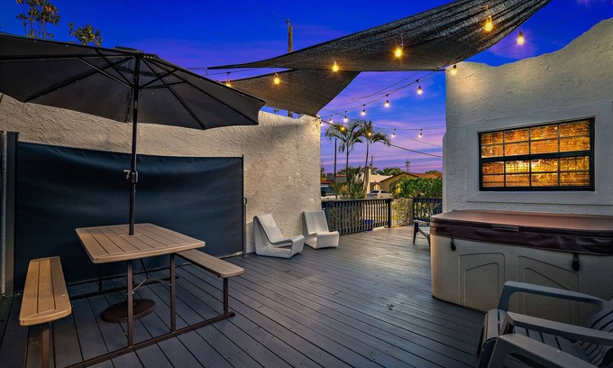 Parker Ridge House | Villa Palma - Private home with hot tub and large backyard