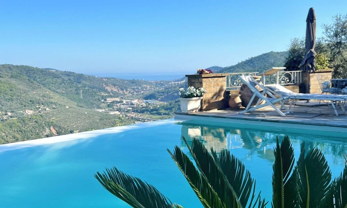 Pontedassio House | Villa Panorama da Luca, splendida terrazza con piscina riscaldata, vista mare