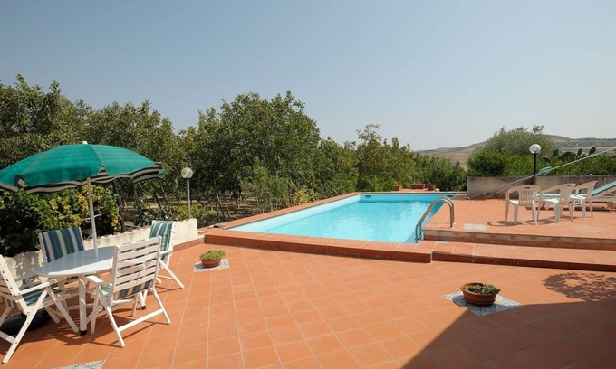 Racalmuto Villa | Villa Paola - Pool surrounded by greenery