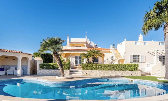 Lagoa e Carvoeiro Villa | Villa 'Paraíso' with Private Pool, Wi-Fi and Air Conditioning