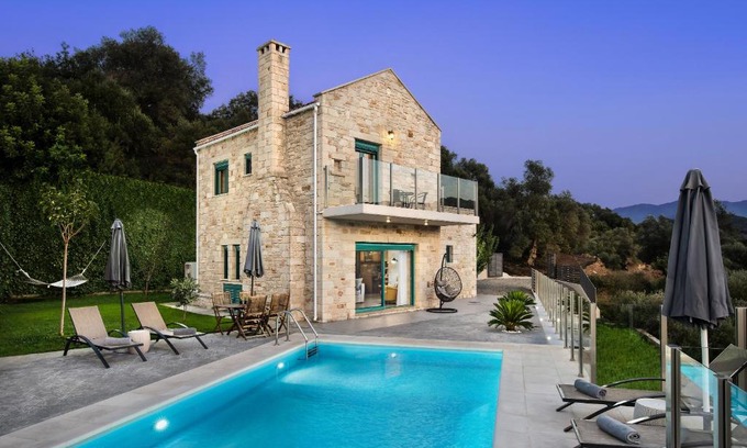 Manoliopoulo Villa | Villa Piedra