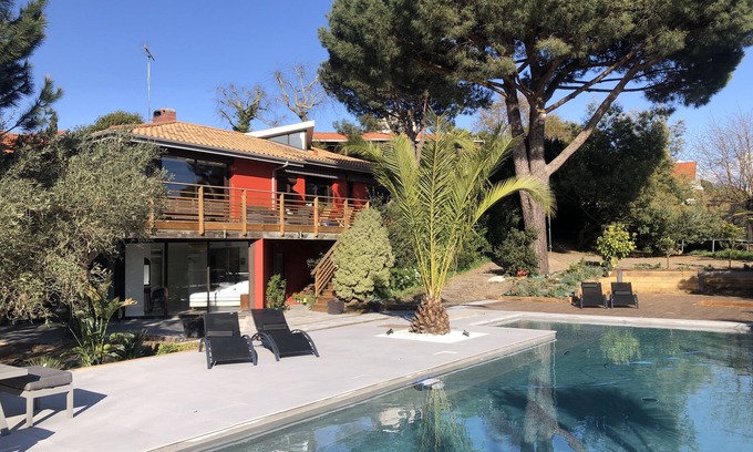 Arcachon House | Villa, pool, 200 m from Eyrac beach, south-facing terrace, like a lodge.