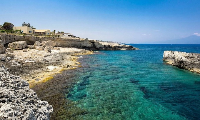 Augusta Villa | Villa Primavera - Seafront villa with pool near Syracuse