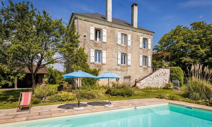 Bilhac Villa | Villa Puymerle – Authentic country estate in Corrèze with pool and panoramic views