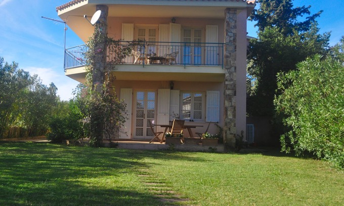 Budoni Villa | Villa Rosa, Budoni. Independent villa 150 meter from the beach, free wi-fi , A/C