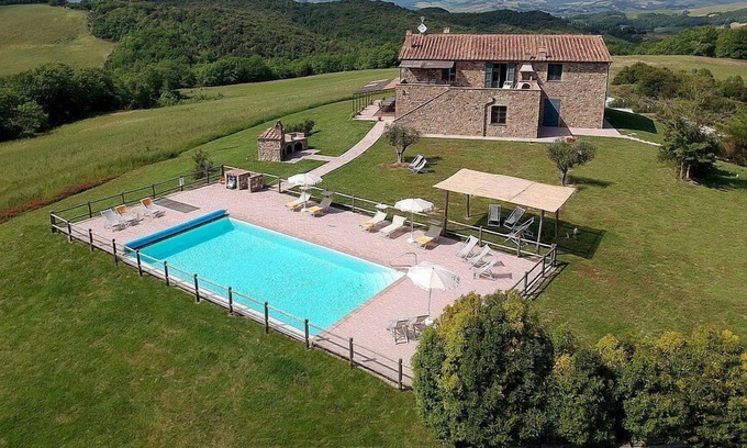 Bibbona Villa | Villa Rosapesca, fully refundable with voucher*: A characteristic and welcoming two-story villa located on top of a small hill, with Free WI-FI.
