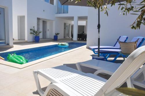 Arkou Villa | Villa Salem Maison d'architecte toute équipée & piscine