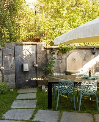 Gavirate Apartment | Villa SalMar Apartment 1 BBQ and Garden