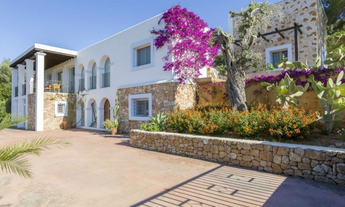 Puig d'en Valls Villa | Villa Savines is a luxury villa close to Ibiza Town and Playa D’en Bossa.
