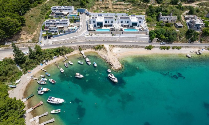Omis Villa | Villa Sea Breeze, 5 bedroom Luxury Villa near the sea, private heated pool, Omiš Brzet