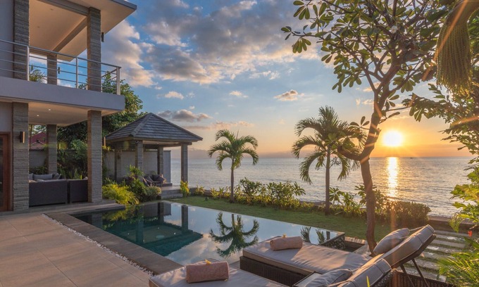 Tukad Mungga Villa | Villa Sean - Private Beachfront Villa In Lovina