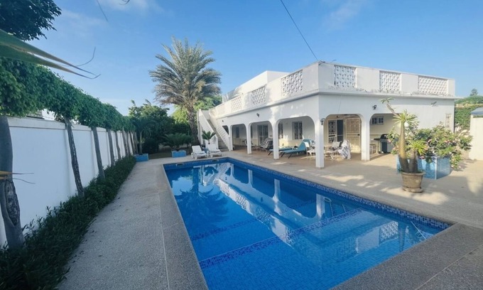 Nianing House | VILLA SEASIDE WITH SWIMMING POOL WIFI AIR CONDITIONING