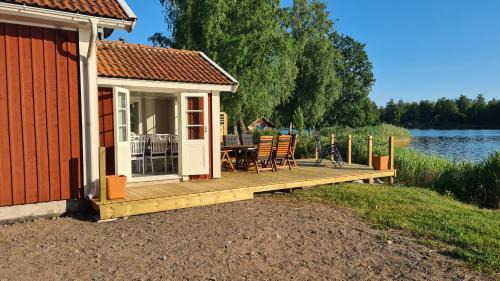 Svarta Villa | Villa Sjötullen med underbar sjötomt