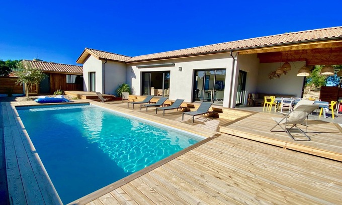 Mimizan-Plage Villa | Villa sleeps 10 with heated pool ideally located