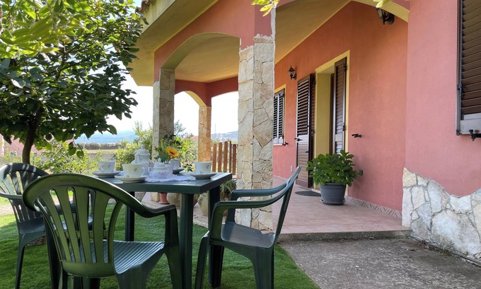 Erula House | Villa-Sleeps2-Parking-Garden-Balcony-Barbecue